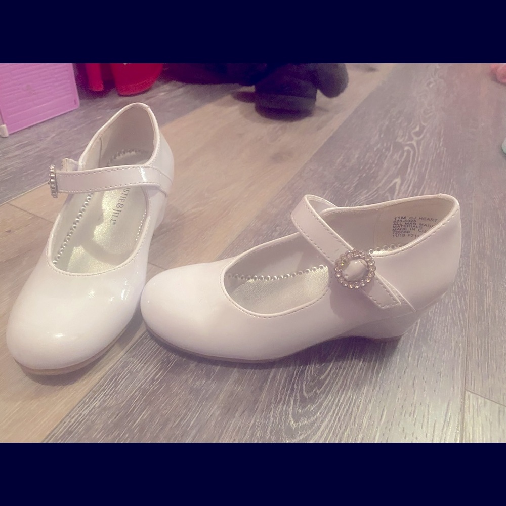 Size 11 girls white heeled wedges